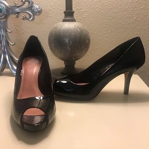 Never worn Vince Camuto peep toe pumps